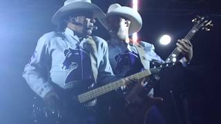 BRONCO en The Ritz Como balon de futbol