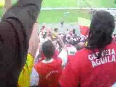 "La Guardia Albi Roja Sur vs nazioanal" Barra: La Guardia Albi Roja Sur &bull; Club: Independiente Santa Fe