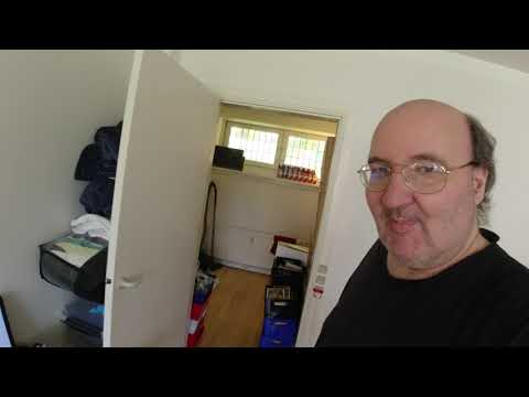 MongoTV_6370 - VASKER TØJ I BADEKAR - Del 1 - Forvask - Underbukser