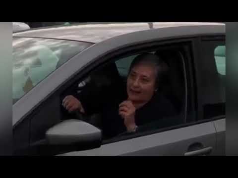 AMBIENTALISTI BLOCCANO IL GRANDE RACCORDO ANULARE E GUARDATE COME REAGISCONO GLI AUTOMOBILISTI!