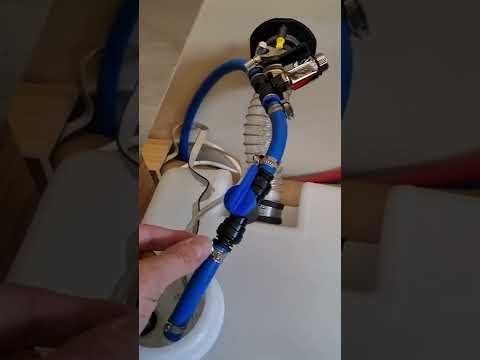 Floe-Entwässerungsausrüstung für  Wohnwagen und Wohnmobile montieren.