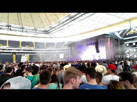 Axwell plays "Marcus Schossow - Reverie w/ Daft Punk - Doin' It Right" at World Music Dome