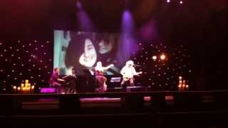Brian May & Kerry Ellis - The kissing me song