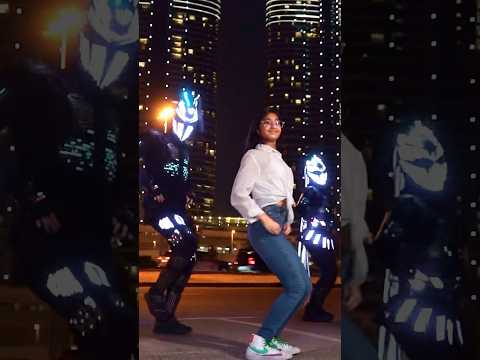 Chammak challo in Dubai @BeatsWithHarnidh #chammakchallo #shinescreed #bollywood #indian #dance