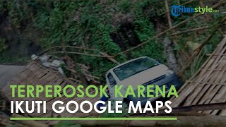 Gara-gara Ikuti Arahan Google Maps, Sebuah Mobil Pikap Bawa Kayu Terperosok di Jembatan Bambu