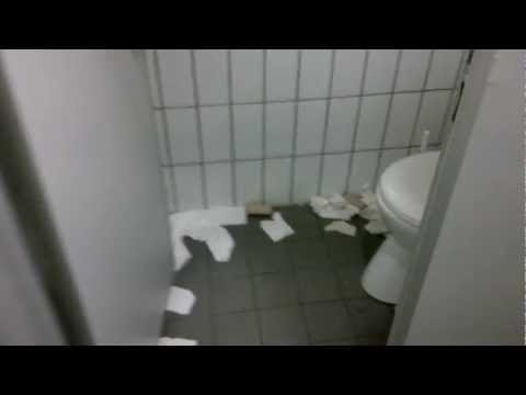 Mitarbeiter Toilette an der Warenannahme bei einem Lebensmittelkonzern in Tuningen