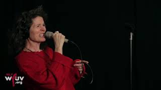 Edie Brickell and New Bohemians - &quot;Trust&quot; (Live at WFUV)