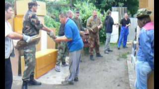preview picture of video 'MNGBP: Második segélyszállítmány Szalonnára, 2010. július 25.'