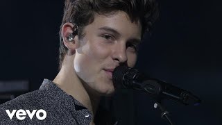 Shawn Mendes - There&#39;s Nothing Holdin&#39; Me Back  (Live At The MTV VMAs / 2017)
