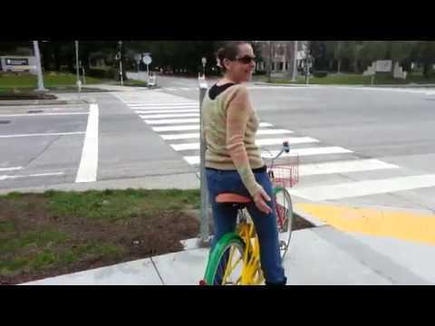 Shannon & I borrow Google bikes & visit Android.