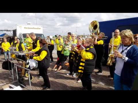 Blaoskapel Dikke Mik Yerseke Mosseldagen 2 16-8-2104