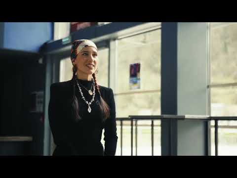 Vignette de la vidéo « Une semaine avec — La Chica »
