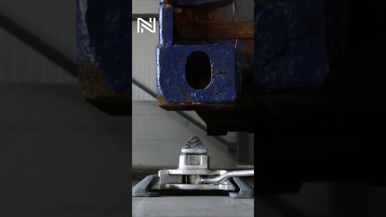 Deck Socket DF-31 + Dovetail Twistlock BF-11