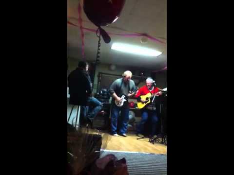 Hilarious Dueling Banjos Battle