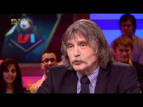 Voetbal International 18-04-11 - Johan Derksen heeft zijn snor bijgepunt