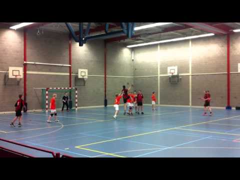 Olympia jongens B1 tegen Apollo: goal Bas