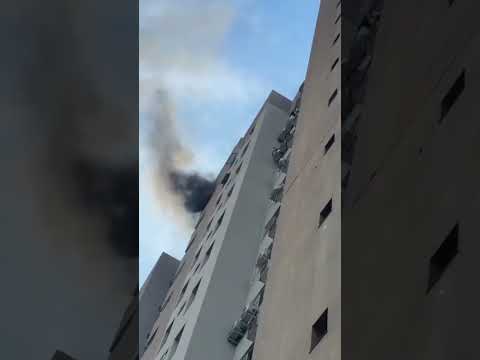 Apartamento pega fogo em Cascavel (PR)