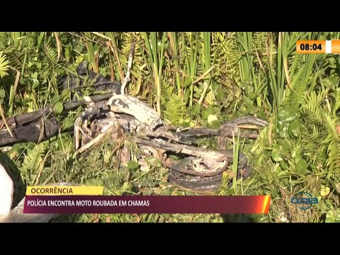 Polícia encontra moto roubada em chamas 23 07 2021