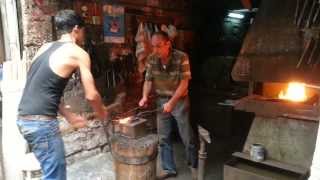preview picture of video 'Forging Iron in a Sanliurfa, Turkey bazaar'