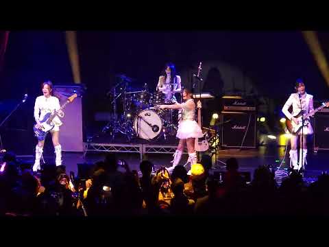 QWER (최애의 아이들) - Fake Idol - Rockation Tour - Los Angeles 2025 4K