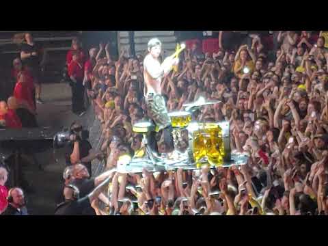 21 Pilots drummer crowd surfing