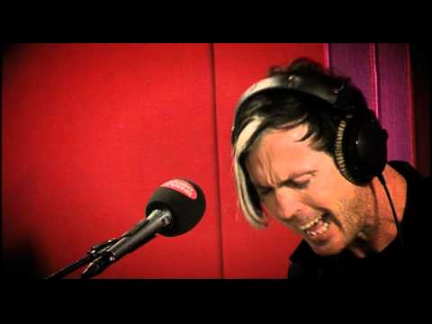 Studio Brussel: ‪Fitz and the Tantrums - 'MoneyGrabber'‬