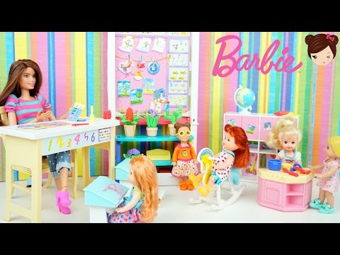 Las Hijas de Elsa y Ana en el Colegio de Barbie Video