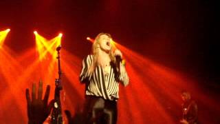 GRACE POTTER NOBODY&#39;S BORN WITH A BROKEN HEART 12/8/2015 CONCORD NH AMAZING GRACE INTRO