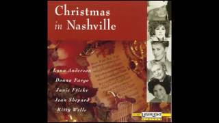 Kitty Wells -  Silent Night (1990's version)