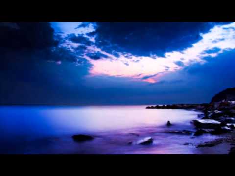 Three Drives vs. CRW - I Feel Love In Greece