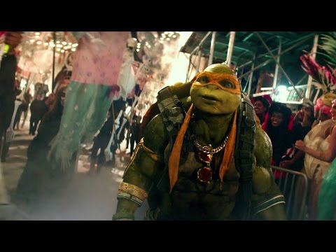 Teenage Mutant Ninja Turtles: Out of the Shadows (Clip 'Halloween Parade')