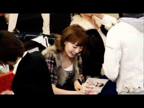 [Fancam] 101109 SNSD TaeYeon Fansigning event
