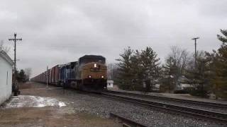 preview picture of video 'CSX Mixed Freight, Farmland Indiana'
