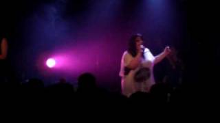 Gossip - Four Letter Word (Live In Paris 05/18/2009)