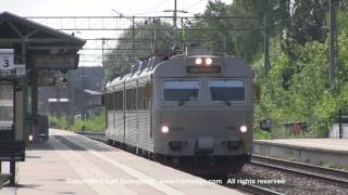 preview picture of video 'SJ X12 3192 and 3194 at Eskilstuna C station, Sweden'