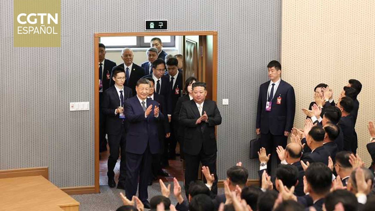 Xi visita la Escuela Central de Formación de Cuadros del Partido de los Trabajadores de la RPDC