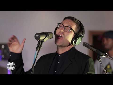 Jamie Lidell performing 