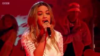Rita Ora performs &quot;Lonely Together&quot; by Avicii (Strictly Come Dancing 2017 - BBC One)