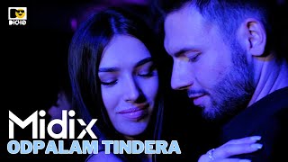 Kadr z teledysku Odpalam Tindera tekst piosenki Midix
