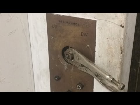 Vintage Westinghouse elevator LIVE