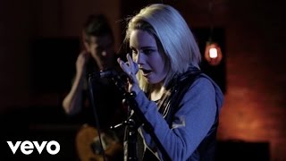 Bea Miller - Dracula (Live from Serenity Studios)