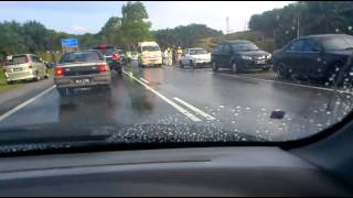 preview picture of video 'Kemalangan di Lebuh Raya TERENGGANU  KOTA BHARU (sungaI tong)'