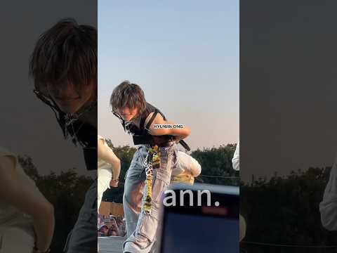 HYUNJIN WHAT ARE YOU DOING WITH US😭😭 #hyunjin #straykids #concert #kpop