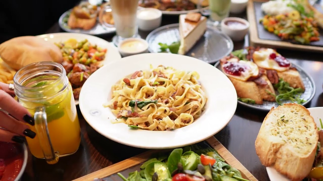 Dania Sphinx — boczek, gruszka i gorgonzola