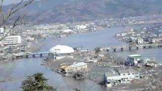 preview picture of video '【石巻市】津波数日後日和山から見た中瀬　 Ishinomaki'