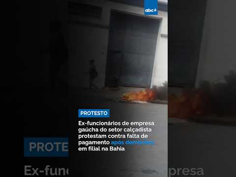 Ex-funcionários de empresa gaúcha do setor calçadista protestam contra falta de pagamento na Bahia
