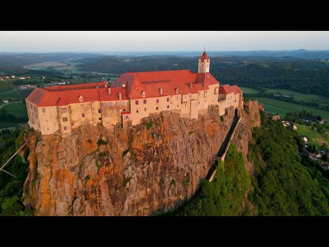 Mi leszünk a halasi bölények visszhangja egy stájerországi vulkán kürtőjében... vagy valami ilyesmi.
