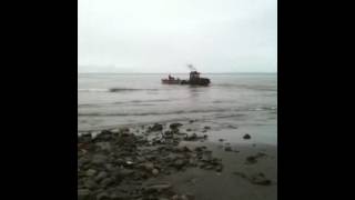 preview picture of video 'Launching Boats with Tractors at Anchor Point Alaska'