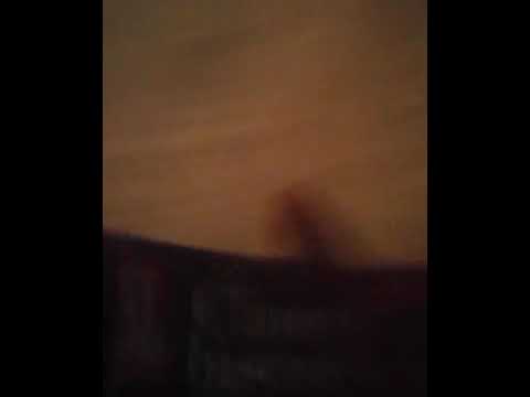 Cosmina mananca biscuiti care nu mai a mancat