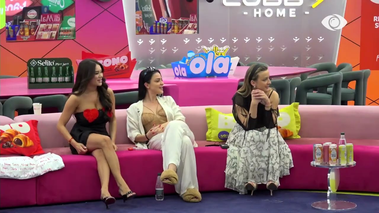 Gimbo i jep dhuratat e tij Selin dhe Gretës